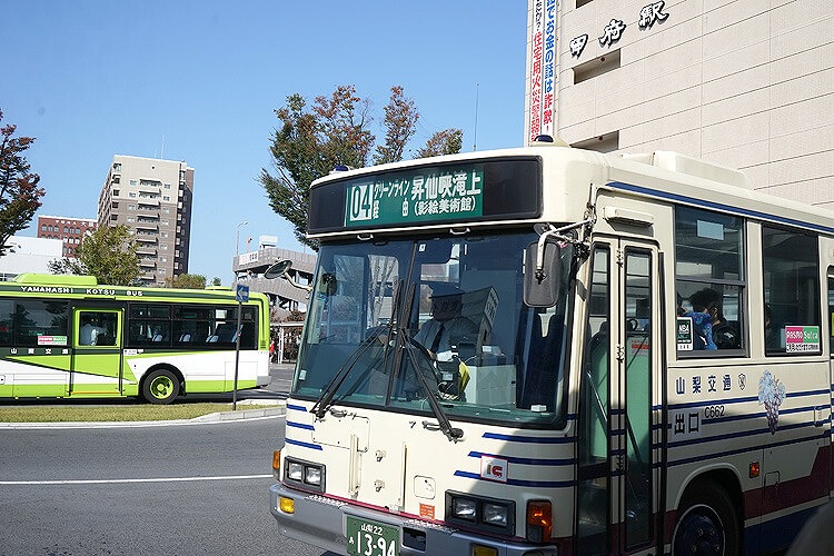 甲府駅前からでる景勝地「昇仙峡」行きのバス
